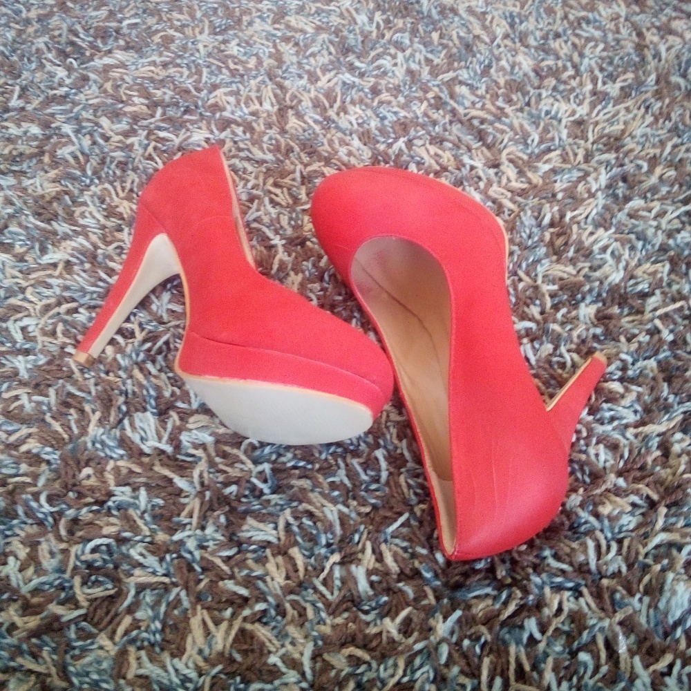 Women's journee collection heels size 6
